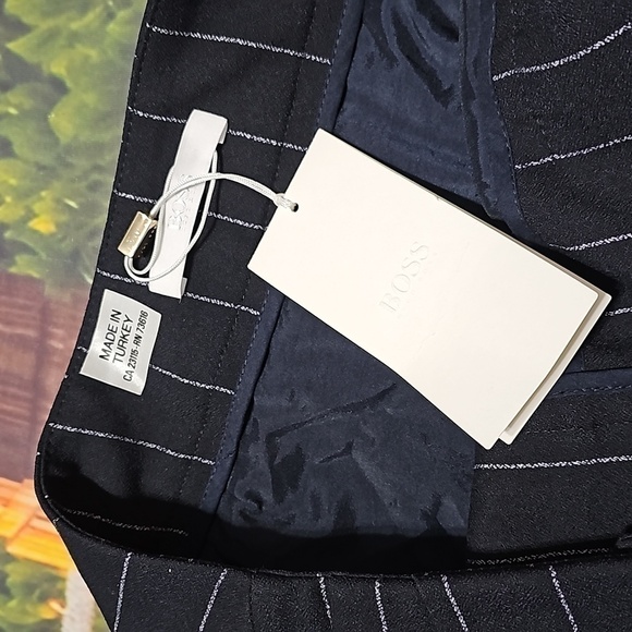 Hugo Boss Pinstripe Skirt Size 4 NWT - Picture 3 of 6